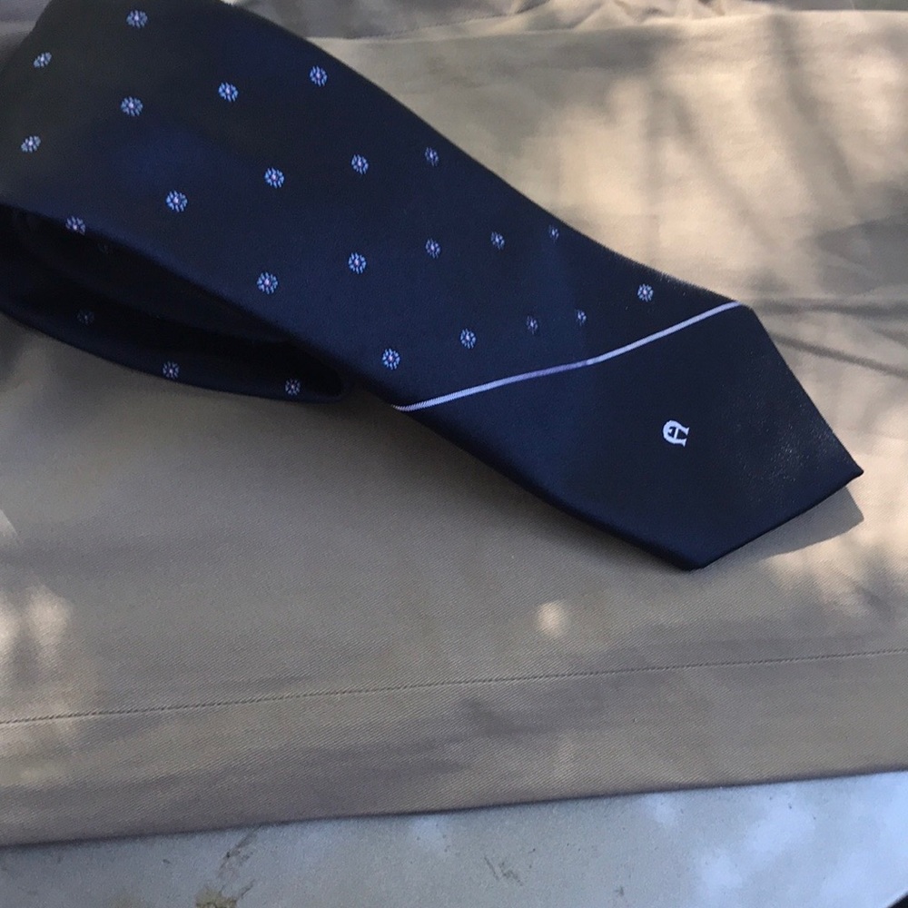 Etienne Aigner Navy Blue Floral Neck Tie Circles - Picture 5 of 8